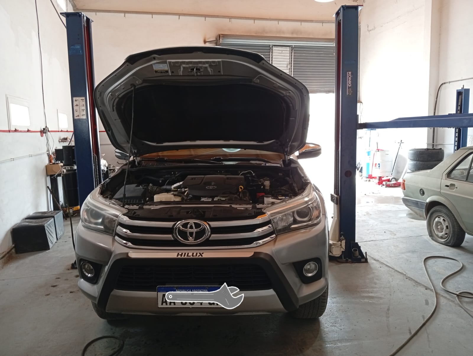 Interior del taller Car Service Plottier